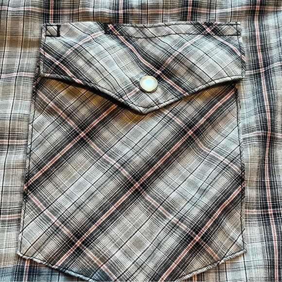 Wrangler Men's Plaid Pearl Snap Button Down Shirt Gray w/ red stripe Size Large - Picture 10 of 10